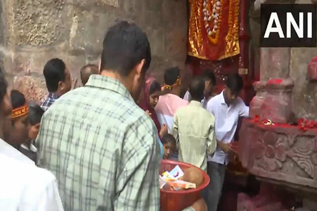 Guwahati: Large number of Devotees arrive at Maa Kamakhya temple; seek blessings