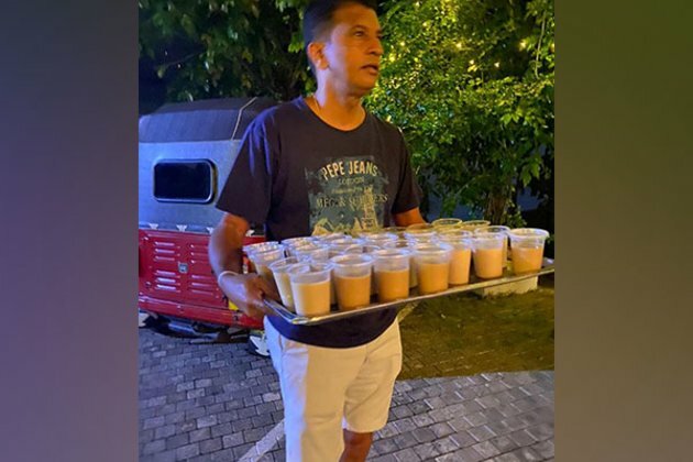Former Sri Lankan cricketer serves tea, buns to people waiting at fuel stations