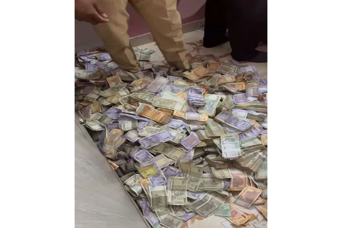 Maharashtra: Pune Police seizes over Rs 1 crore cash in Kondhwa prohibition raid; three booked