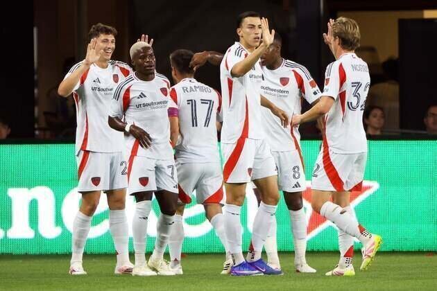 FC Dallas nets four in shutout of offensively challenged D.C. United