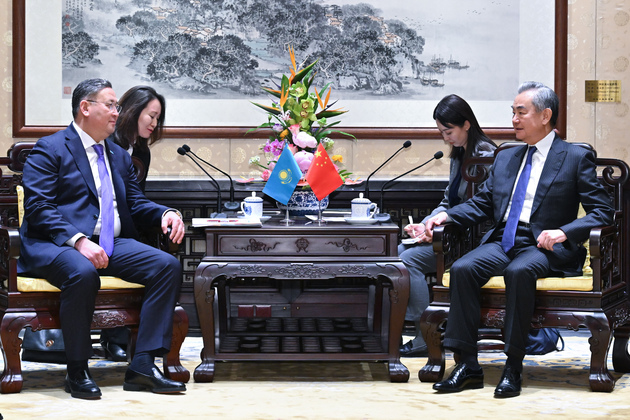 CHINA-BEIJING-WANG YI-KAZAKH OFFICIAL-MEETING (CN)