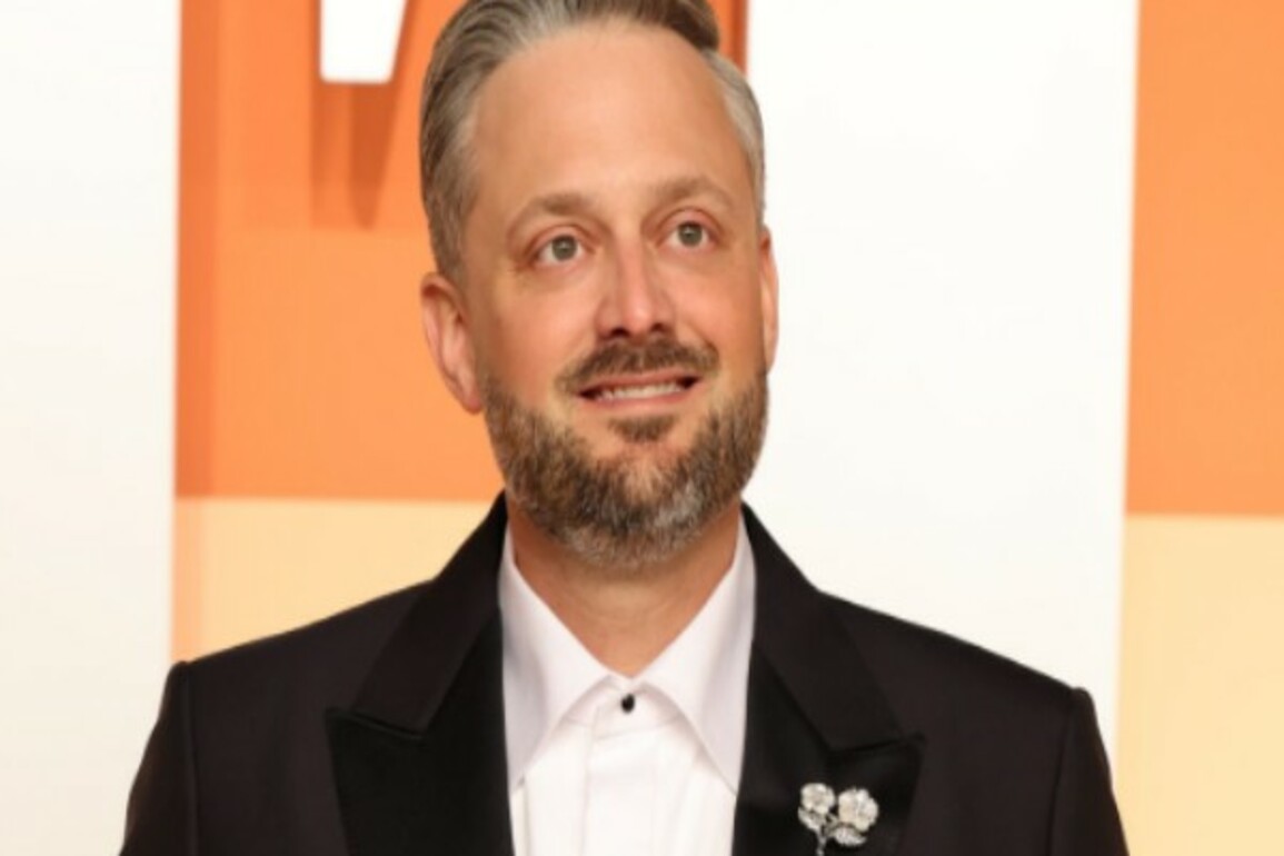 Comedian Nate Bargatze to host 77th Emmy Awards