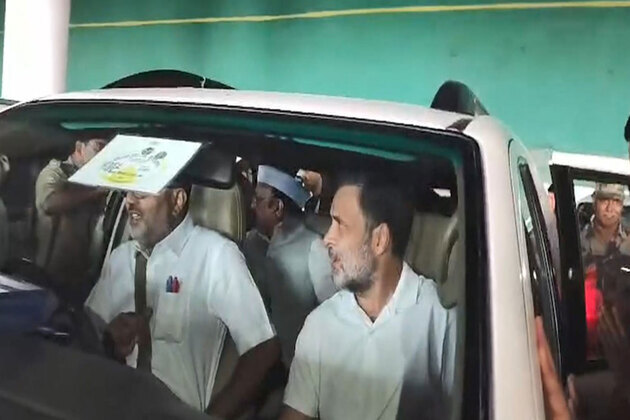 Rahul Gandhi begins his two-day Rae Bareli visit, to interact with Sarafa traders