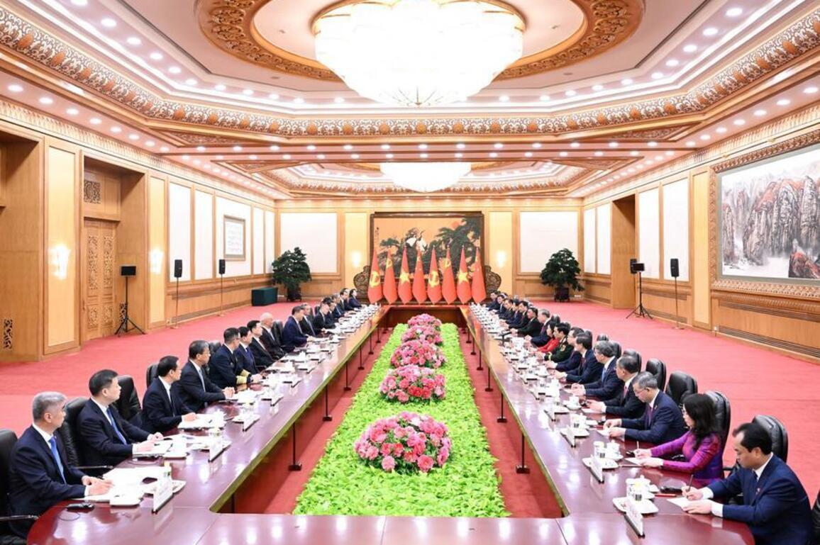 Update: Chinese, Vietnamese top leaders hold talks on advancing wide-ranging cooperation