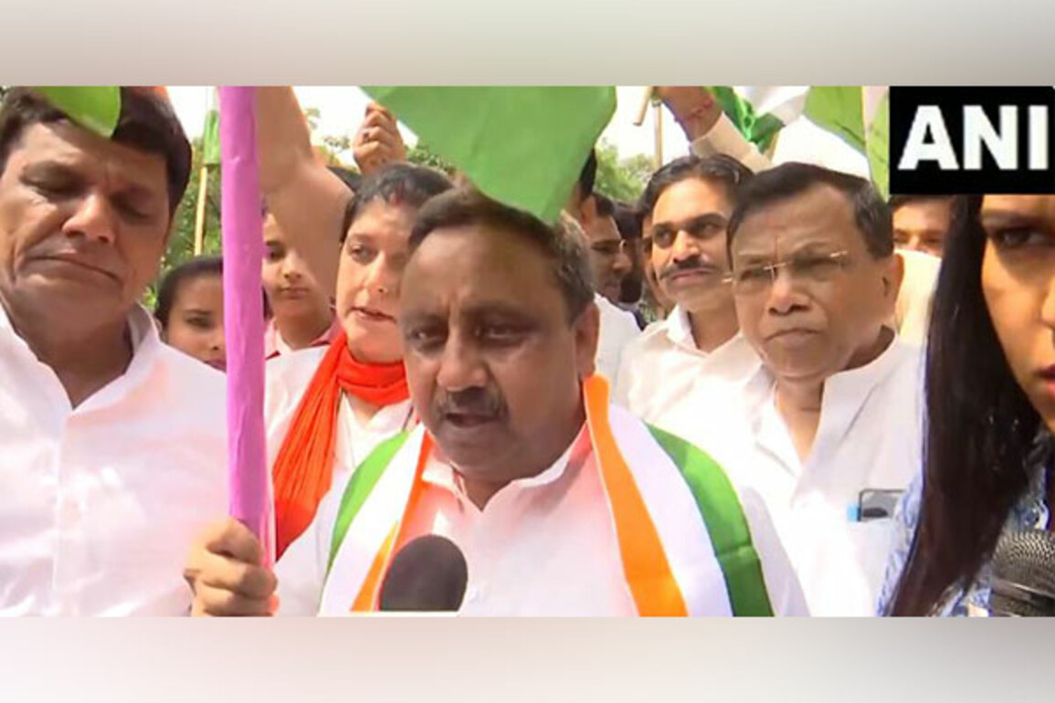 BJP's Praveen Khandelwal participates in Tiranga Yatra in Delhi's Britannia Chowk