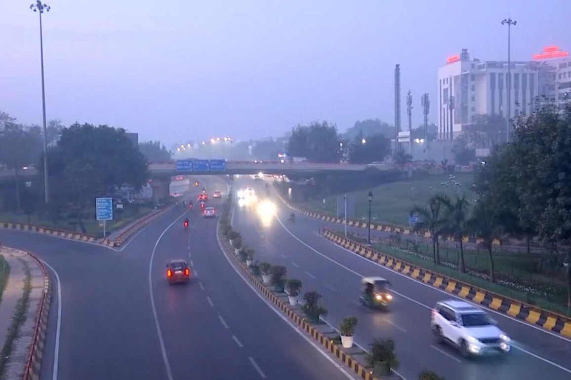 Delhi's air quality slips to 'moderate' at 197; Anand Vihar, RK Puram record 'poor' AQI