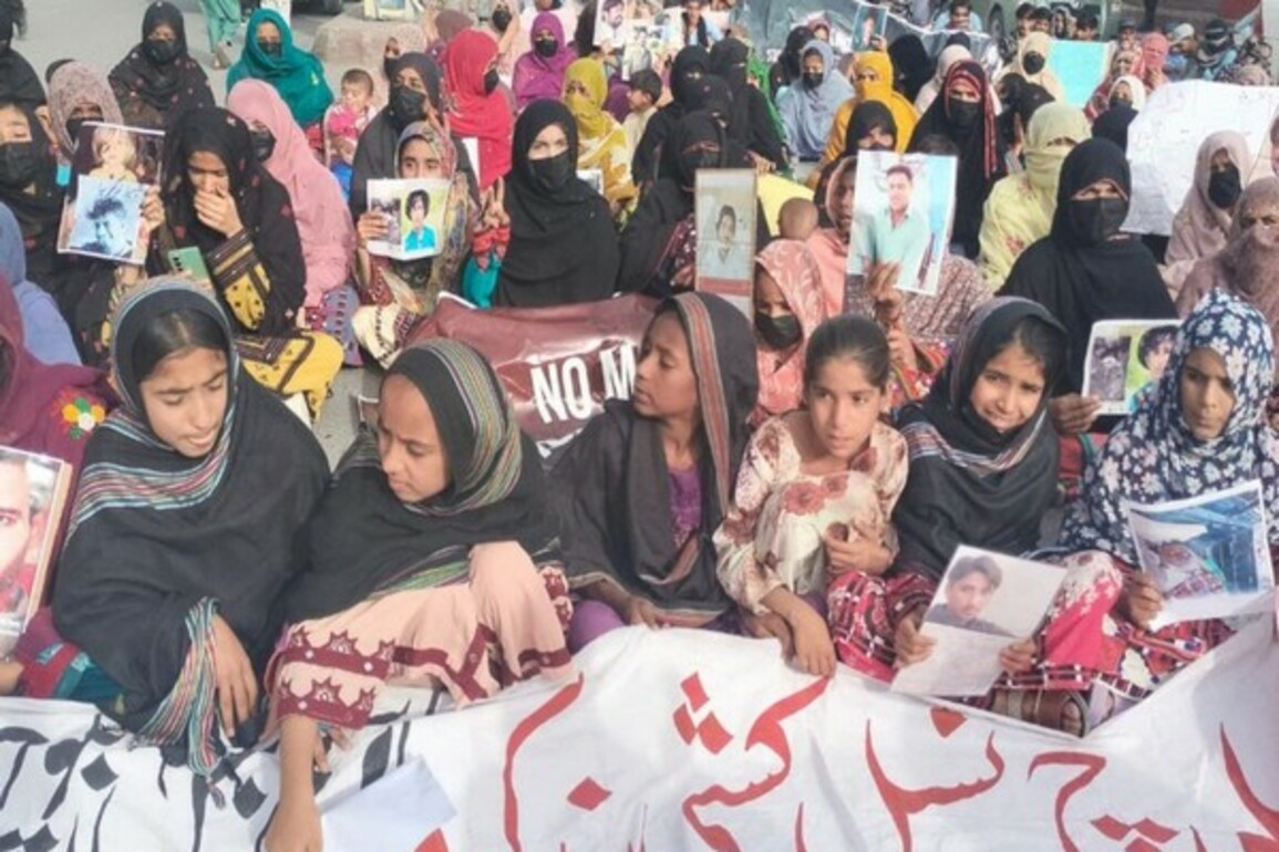 Balochistan: Sit-in against enforced disappearances continues for fourth Day, CPEC Road remains blocked