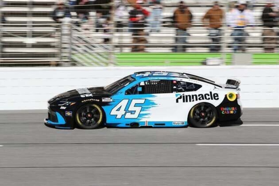 Tyler Reddick starts bid for 3rd straight NASCAR Cup win with pole run