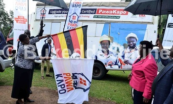 KU (kkono ) Minisita Ying . Irene Muloni ng'atongoza enkola ya Pawa Kapo ey'okutendeka bakamyufu ate ku (ddyo) Ying. Ziria Tibalwa Waako akulira ekitongole ekirung'amya enkozesa y'amasannyalaze KU (kkono ) Minisita Ying . Irene Muloni ng'atongoza enkola ya Pawa Kapo ey'okutendeka bakamyufu ate ku (ddyo) Ying. Ziria Tibalwa Waako akulira ekitongole ekirung'amya enkozesa y'amasannyalaze