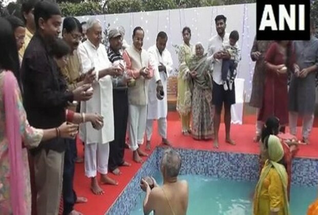 Bihar: CM Nitish Kumar offers 'Araghya' as part of Chhath Puja celebration