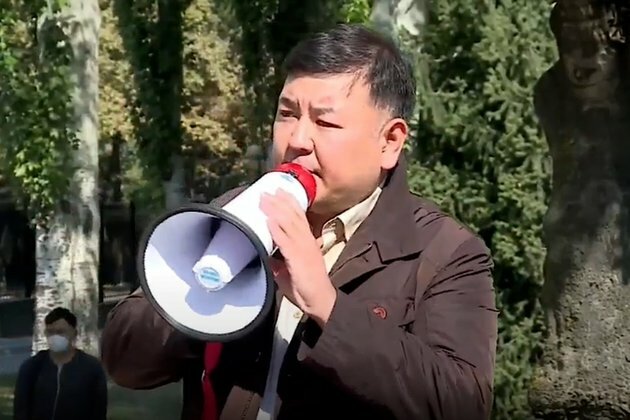 Kyrgyz Ex-President Jeenbekov To Sue Jailed Activist For Slander