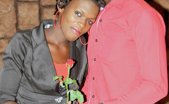 Gerald Kizza okuva e Luwero ng’ali ne mukwano gwe Flavia Nakasi. Bano be bamu ku baawangula akazannyo ba Bukedde TV okwetaba ku kijjulo kya Valentine ekyategekebwa ku Silver Springs Hotel mu 2016. Gerald Kizza okuva e Luwero ng’ali ne mukwano gwe Flavia Nakasi. Bano be bamu ku baawangula akazannyo ba Bukedde TV okwetaba ku kijjulo kya Valentine ekyategekebwa ku Silver Springs Hotel mu 2016.