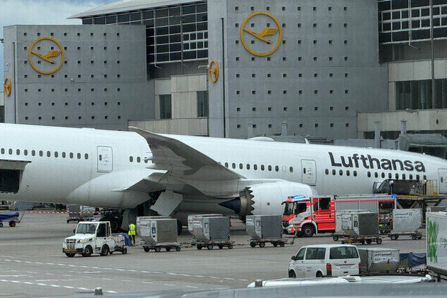 LA-bound Boeing 787 collapses before take-off 