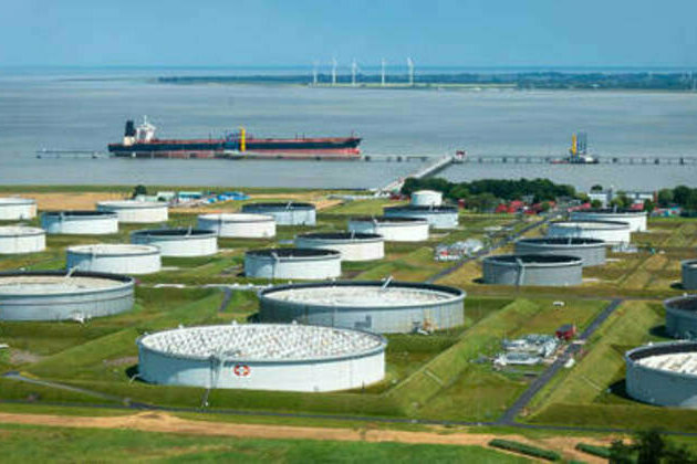 Oil prices surge on new US data