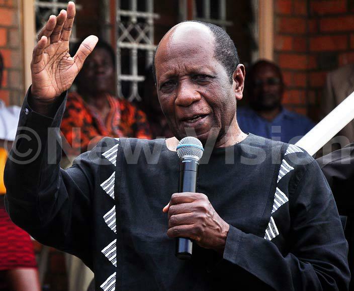  dward igonya speaks to mourners about the cause of the death of the late  amson uwanguzi proprietor of ido beach ntebbe during his funeral service at omamboga on ayaza road on 8316    