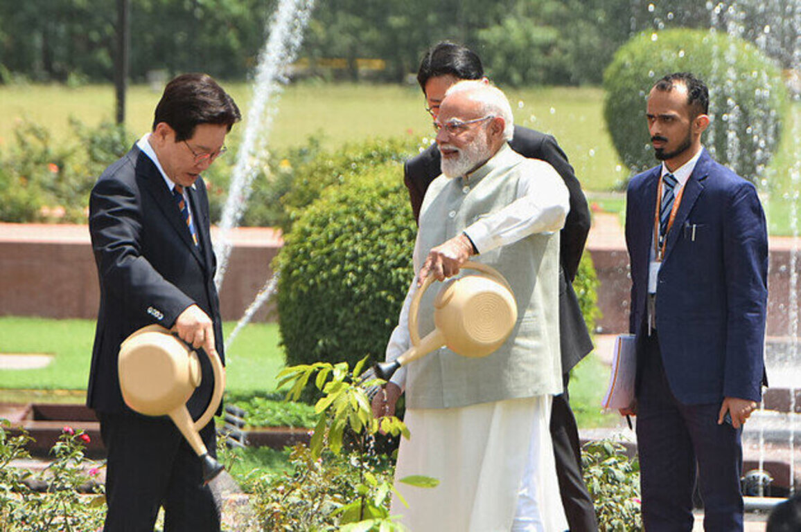 India and South Korea set $50 billion trade target