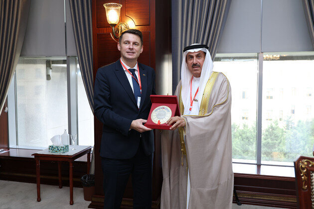 FNC Speaker meets Romanian Senate President, Pakistani Senate Chairman in Baku