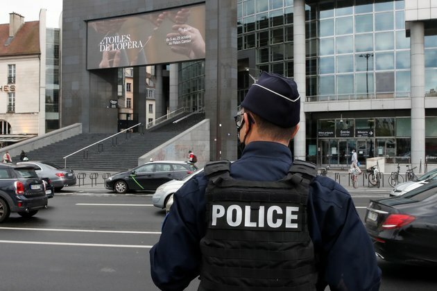Paris Attacker Says He Was Targeting &#039;Charlie Hebdo&#039; Magazine