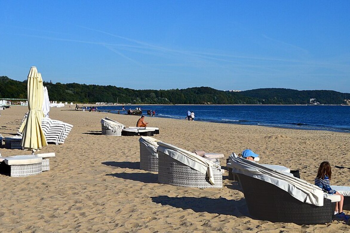 Europe swelters as heatwave strains cities and tourism