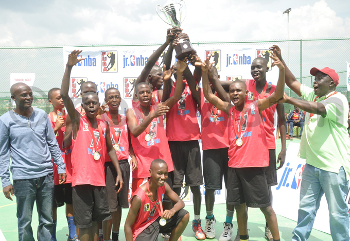 rane igh celebrates with their trophy after they beat ethel igh in the finals hoto by ichael subuga