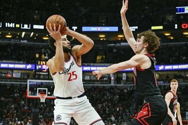 James Harden's strong second half pushes Clippers past Bulls