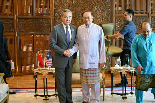 Malaysian PM Anwar Ibrahim meets with Chinese FM Wang Yi