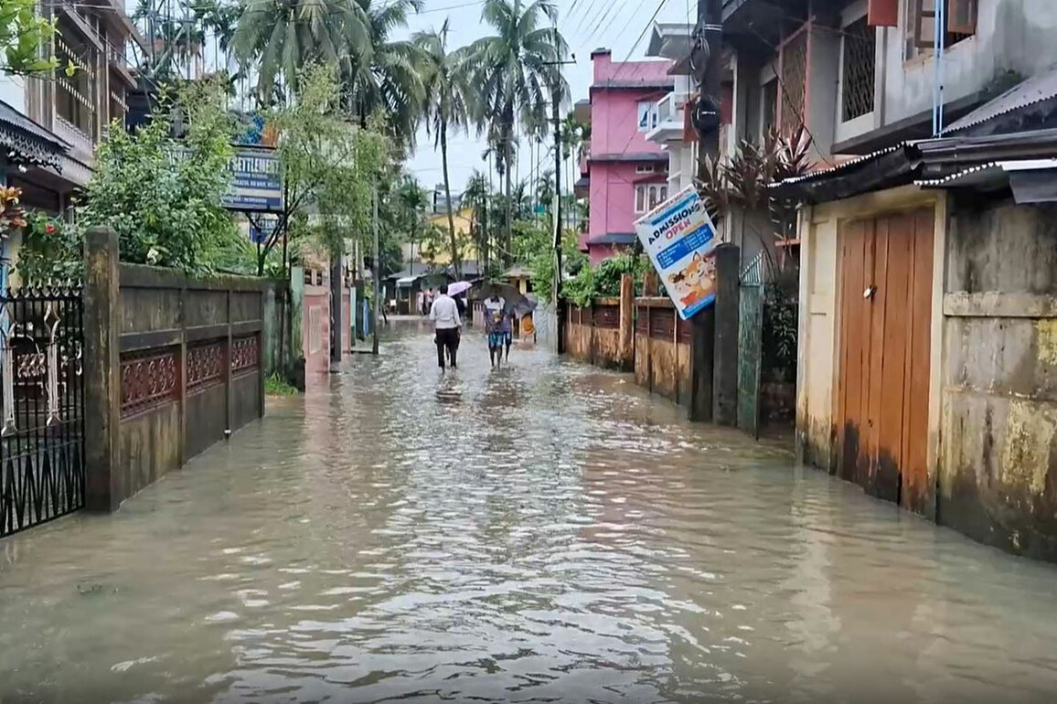 Flood situation in Assam's Sribhumi remains grim, 40,000 people affected