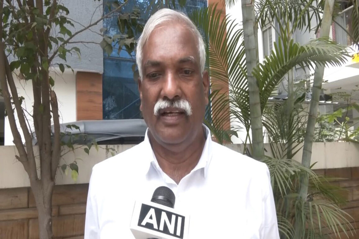 "No one with fundamental religious outlook can become PM": BJP leader Prakash Reddy on Owaisi's hijab remarks
