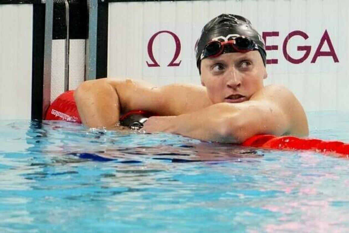 Katie Ledecky relegated to third in 400 at world championships
