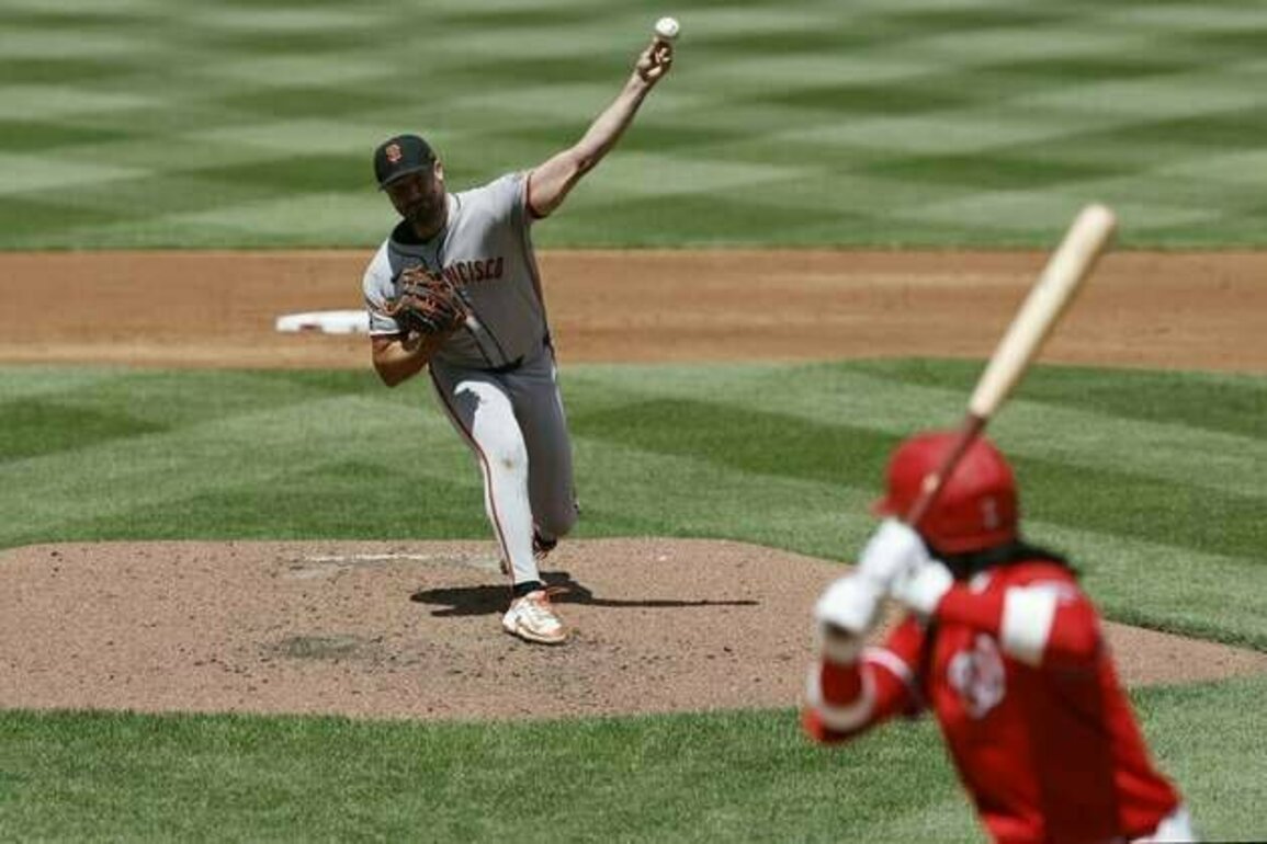 Robbie Ray continues success as Giants clip Nationals