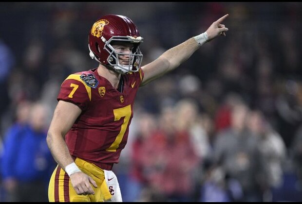 USC picks Miller Moss as next QB1