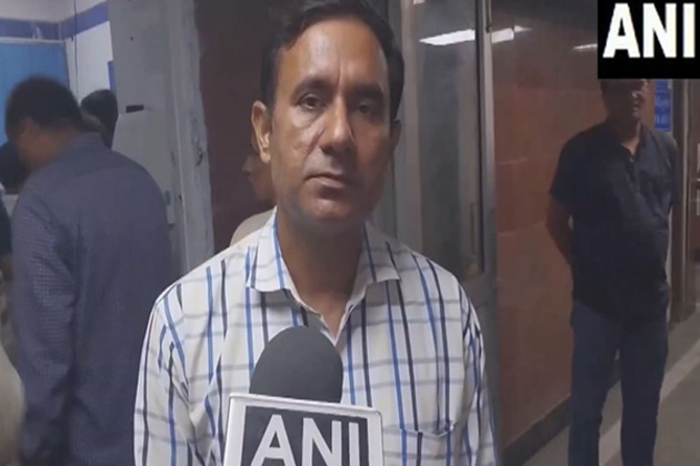 Delhi: Unidentified men attack senior doctor of GTB Hospital, break liquor bottle on his head