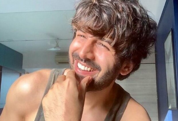 Kartik Aaryan 'felt cute' in his latest Instagram picture