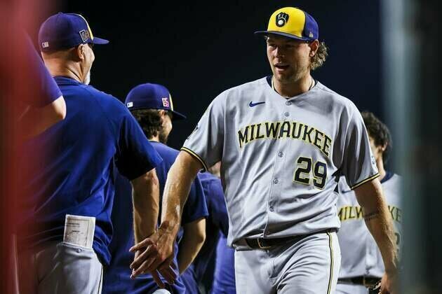 MLB roundup: Brewers rally for record-tying 13th straight win