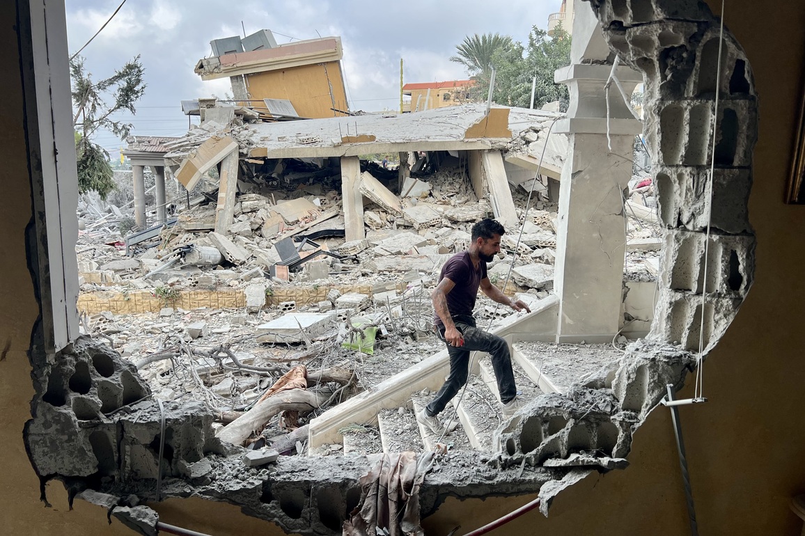 LEBANON-TAYR DEBBA-ISRAELI AIRSTRIKE-CLEANING