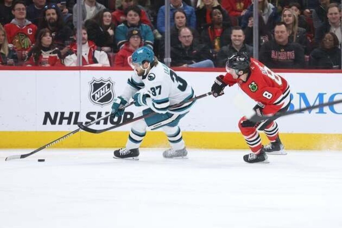 Ryan Donato's big night powers Blackhawks over Sharks