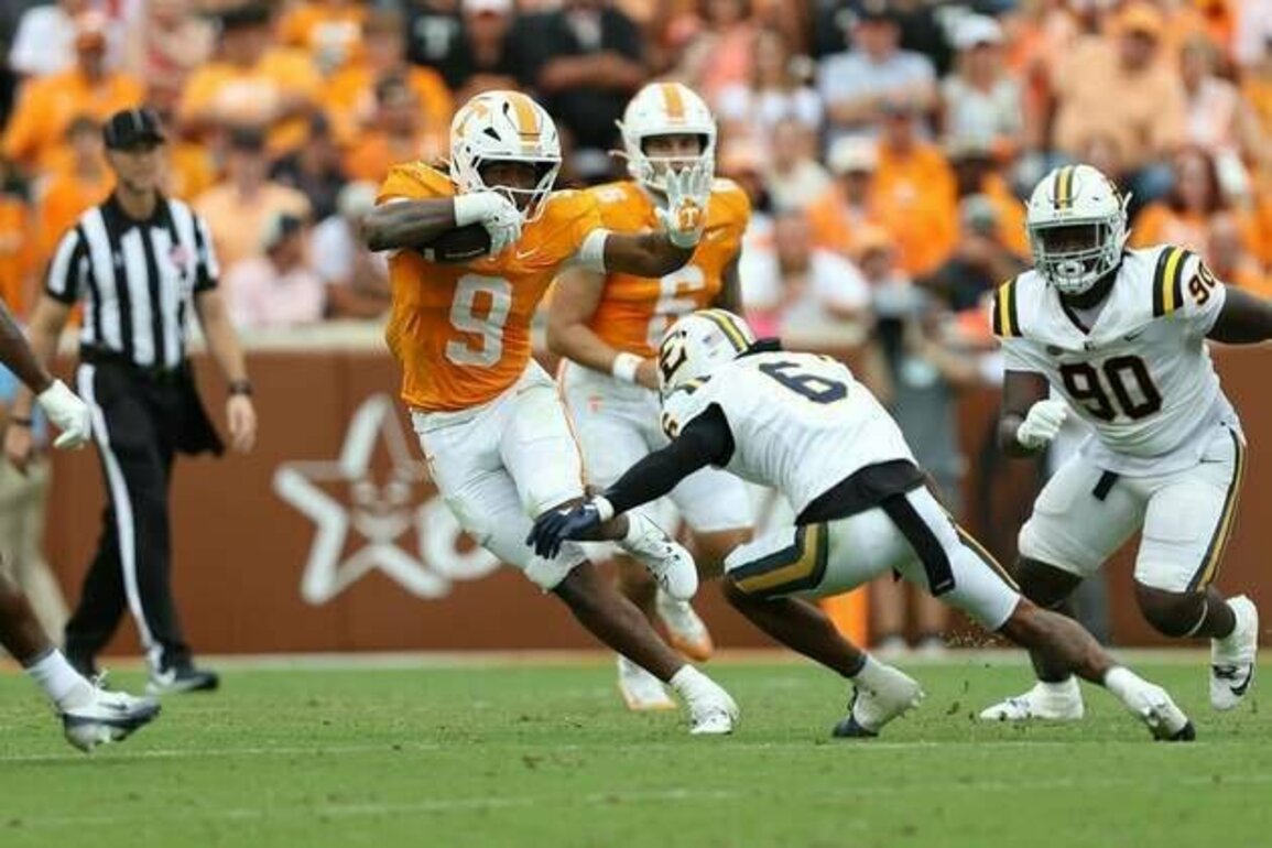 No. 22 Tennessee sets program scoring record in win vs. East Tennessee State
