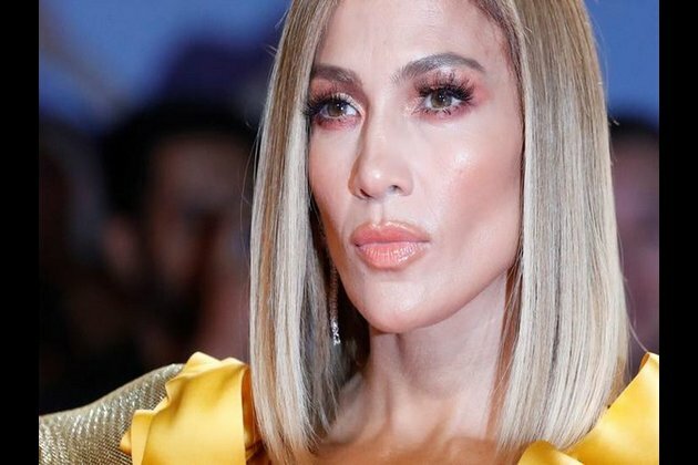 Jennifer Lopez in consideration to headline Super Bowl Halftime Show
