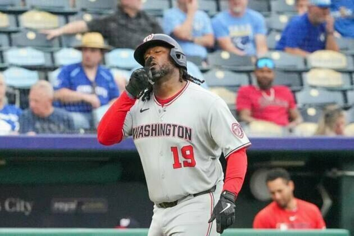 Four-run rally in sixth lifts Royals past Nationals