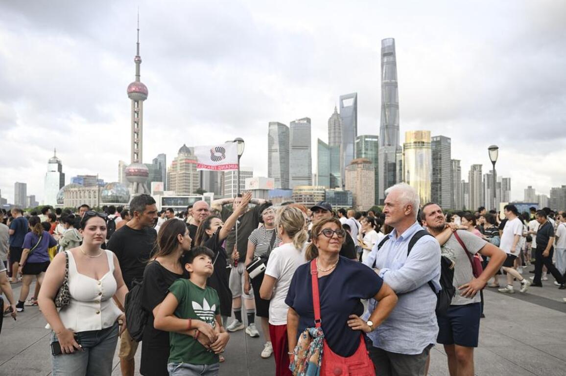 Chinese hotels upgrade service amid tourism boom