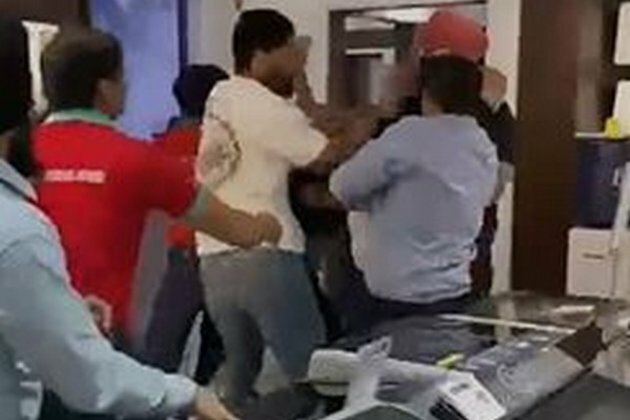Scuffle breaks out at Delhi store over iPhone 15