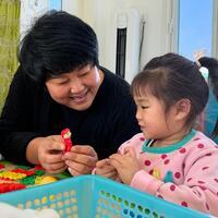 Cradle next to a greenhouse: China brings daycare to the fields