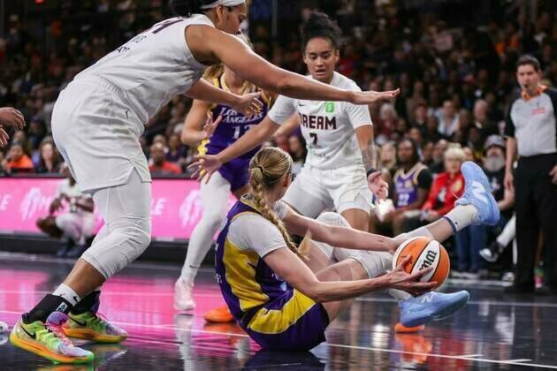 Surging Dream pull away late, top Sparks to maintain 2-seed