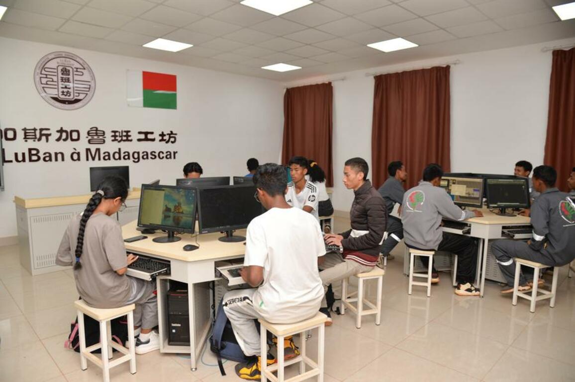 (Hello Africa) Madagascar's Luban Workshop empowers youth with skills for industrial future