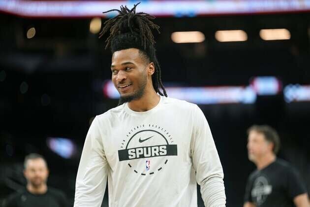 Stephon Castle's fifth career triple-double helps Spurs beat 76ers