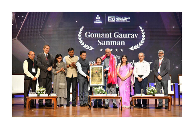GCCI and WPU Goa Confer Gomant Gaurav Sanman on Dr. Raghunath Mashelkar at Goa 2037 Conclave
