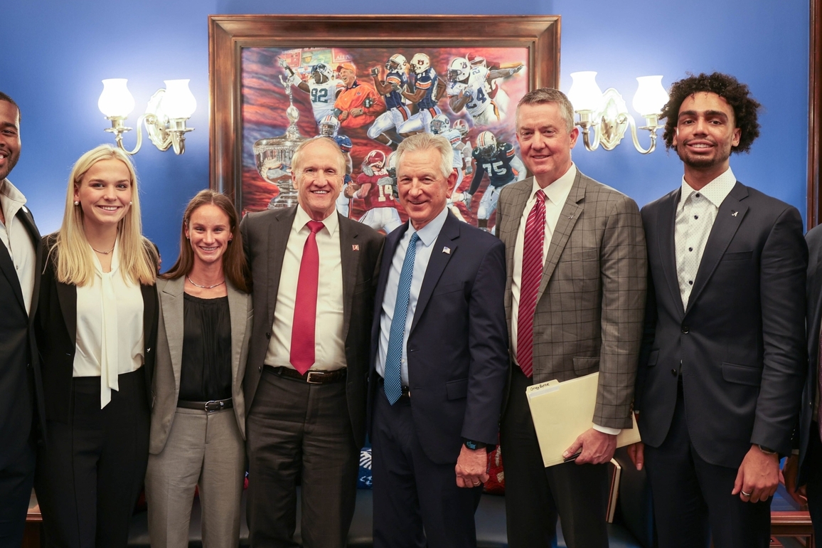 LOOK- Tuberville meets with Kalen DeBoer, Greg Byrne, President Stuart Bell in D.C.