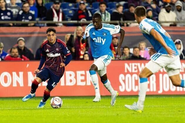 Late penalty extends New England's unbeaten streak vs. Charlotte