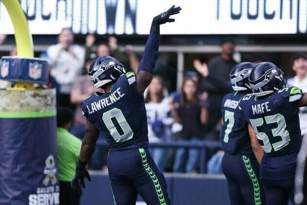 DeMarcus Lawrence's two TDs spur Seahawks' rout of Cardinals