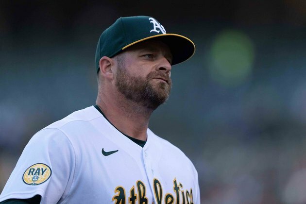Athletics C Stephen Vogt retiring after season